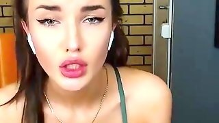 Teen Harlot Wants To Cum