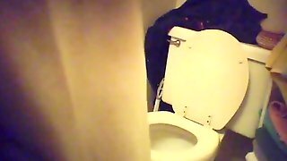 Skinny Blonde Bathroom
