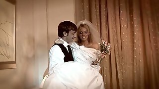 Groom Watches Concierge Fucking His Sexy Blonde Bride