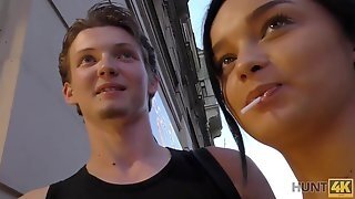 Hunt4k. Attentive Man Picks Up Lovely 18-year-old Who Was In..