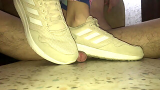 Sneakers, Pies Pisando La Polla, Lo?